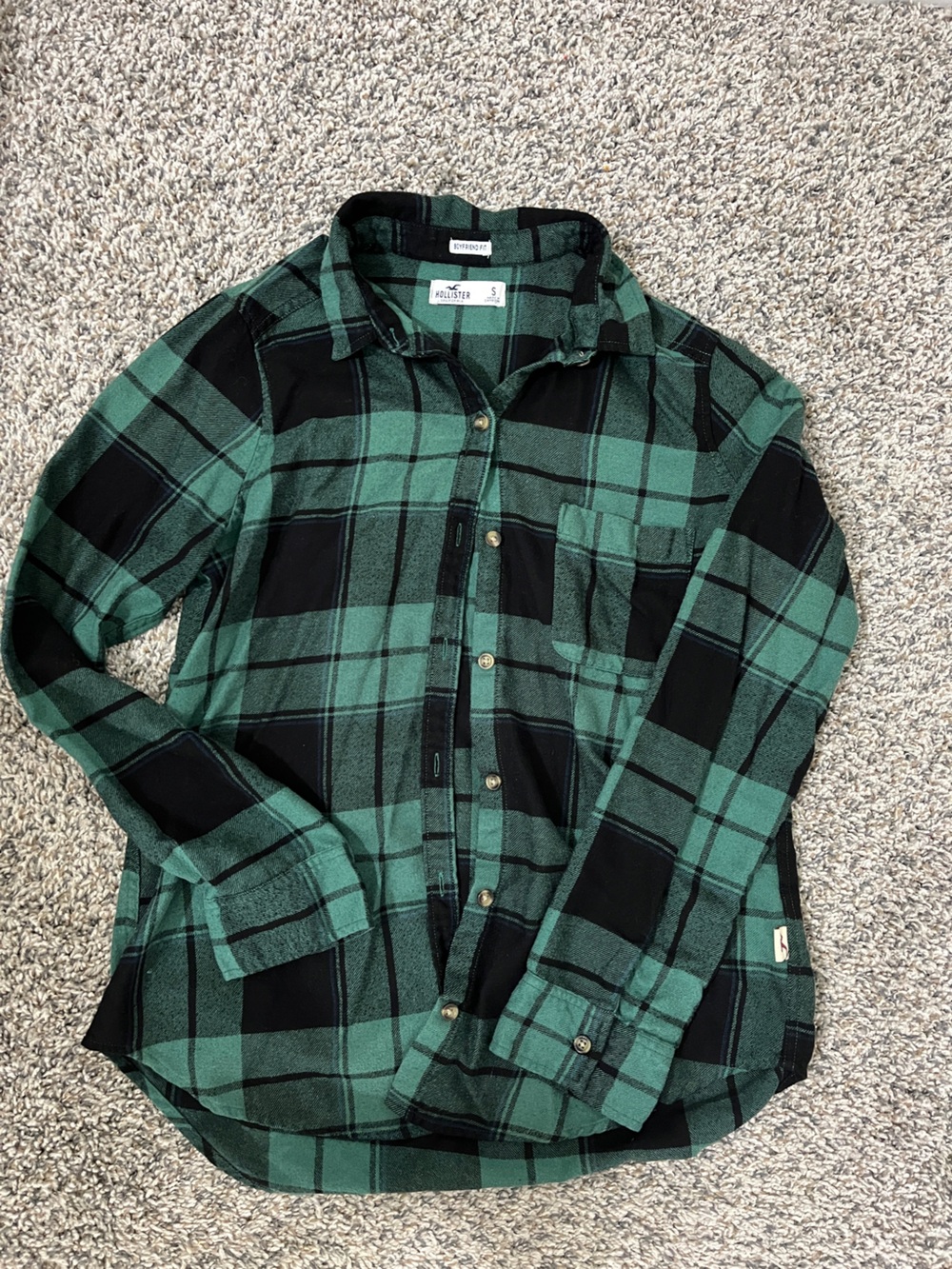 Hollister Green and Black Plaid Button-Down Shirt